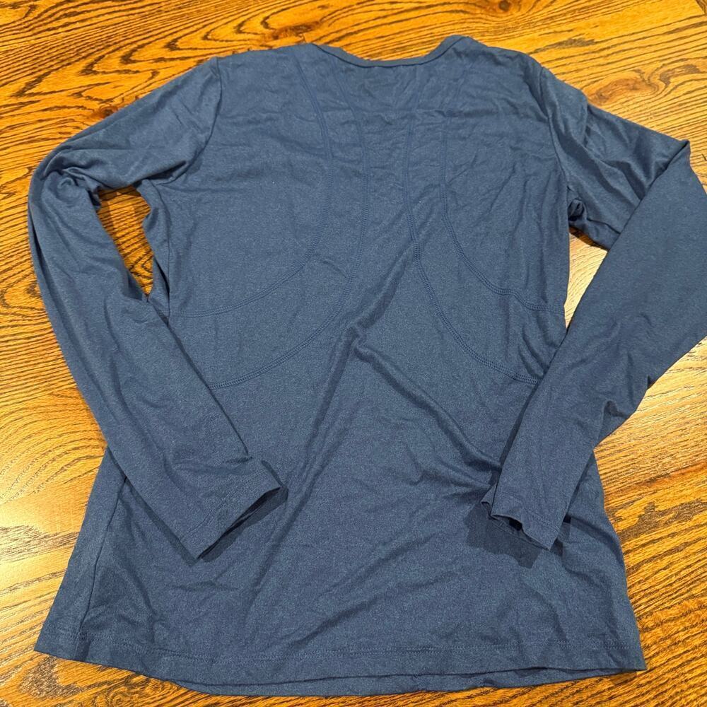 Reebok Women's Long Sleeve Shirt Size Medium Crewneck Blue - Picture 4 of 6